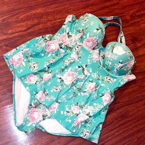 Torrid size 3- 1 piece bathing suit w skirt